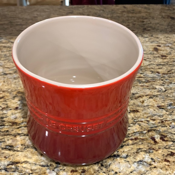 NWT Le Creuset 2.3 L Large Utensil Crock Cerise - Picture 5 of 10